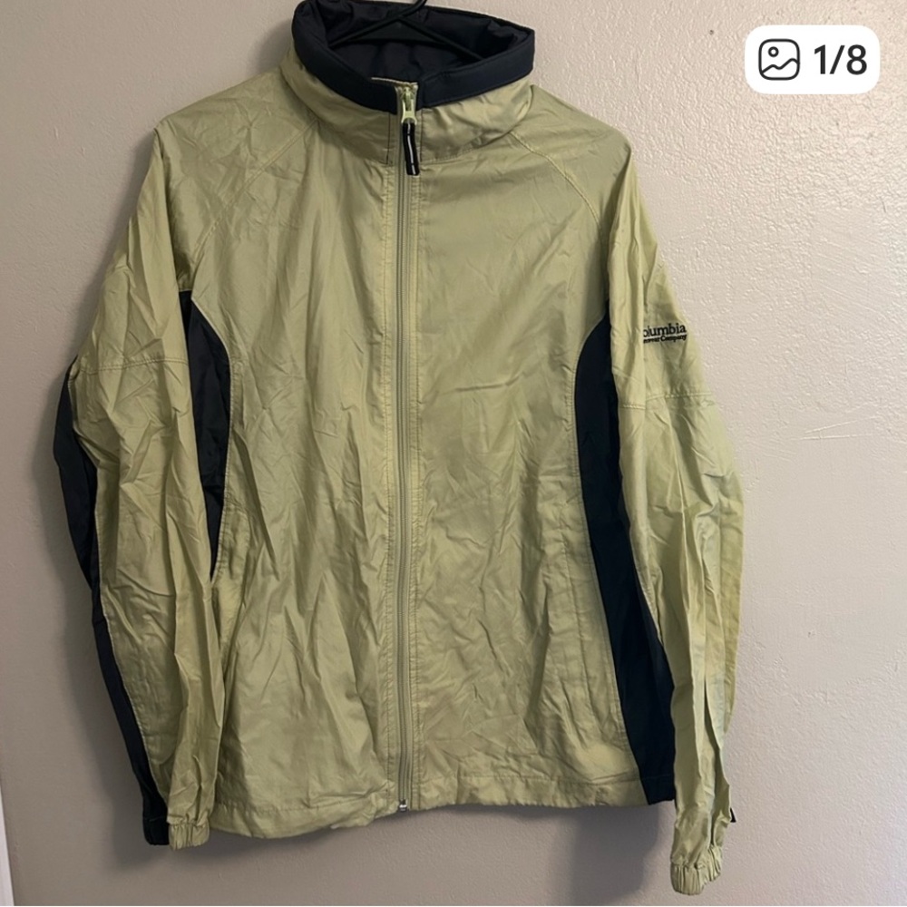 Columbia Women’s Olive and Black Windbreaker
